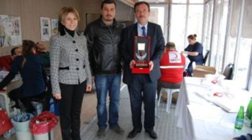 Kızılaydan Bağış&ccedil;ılara Madalya