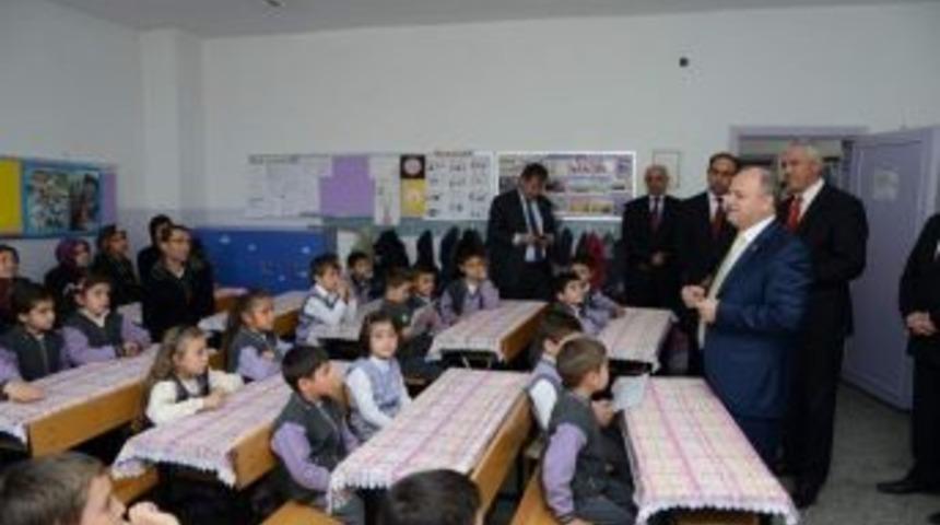 Yarıyıl Tatili Karneleri Vali &Ouml;zdemir &Ccedil;akacak&rsquo;tan