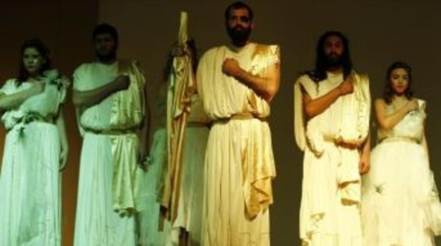 Tiyatroyla Karne Kutlaması