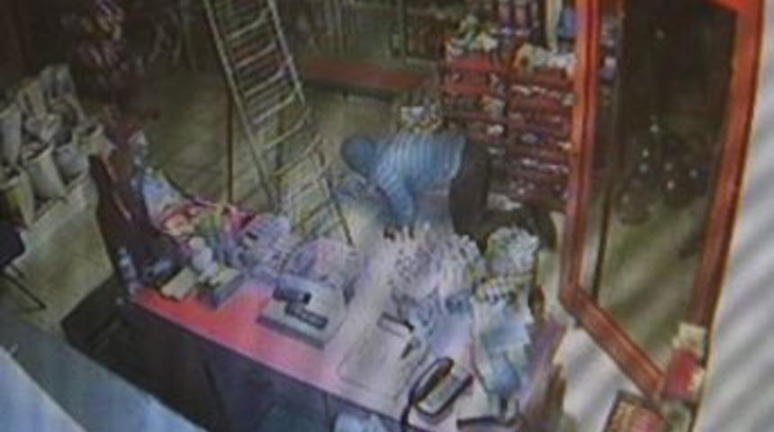 Fare Gibi Girdiler, Tazı Gibi Ka&ccedil;tılar