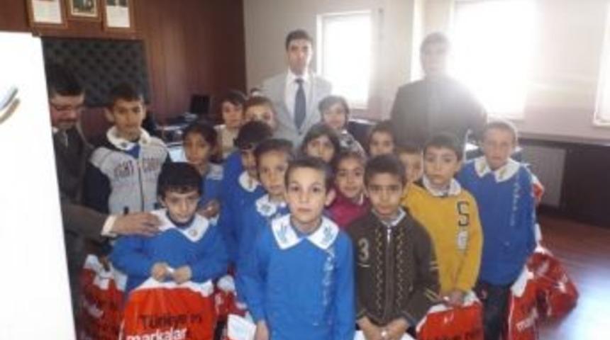 &Ccedil;emişgezek&rsquo;te 554 &Ouml;ğrenciye Yardım