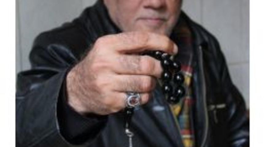 Emekli Öğretmen Balkonuna "artık Oy Yok" Pankartı Astı