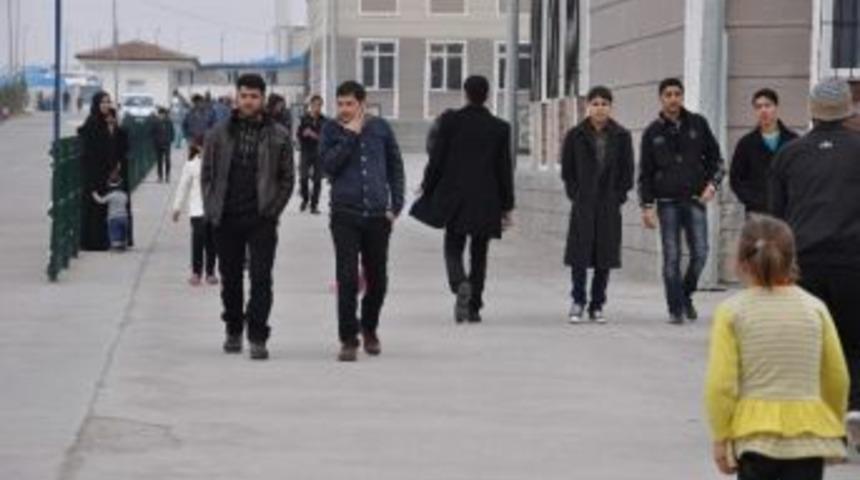 T&uuml;rkiye&rsquo;deki Suriyeli Sayısı 700 Bine Y&uuml;kseldi