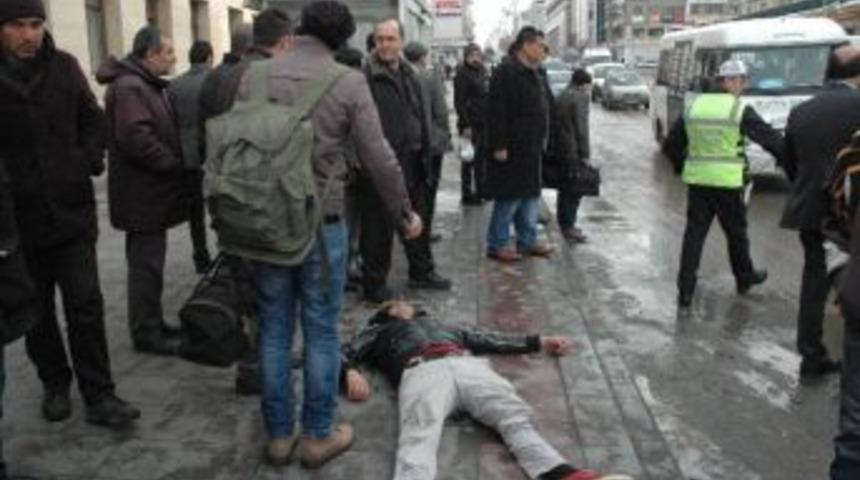 &Ccedil;arşı İznine &Ccedil;ıkan Asker Kazada Ağır Yaralandı