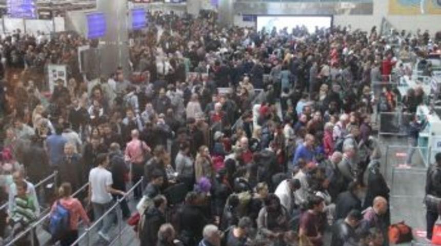 Sistem Arızası Havalimanını Kitledi