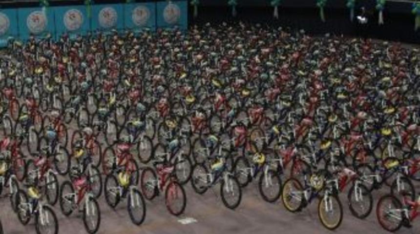 İzmit Belediyesi'nden &Ouml;ğrencilere Bin Bisiklet Daha