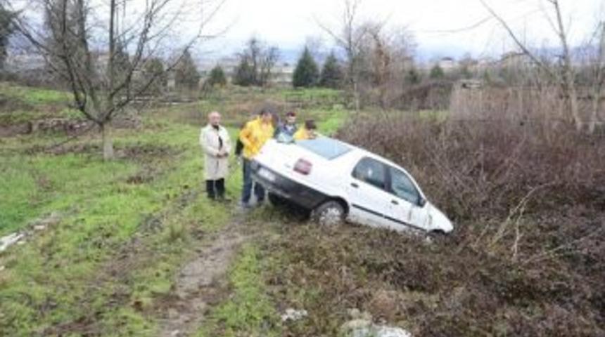 Otomobil Tarlaya Uçtu: 1 Yaralı