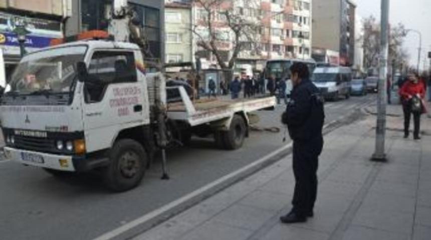 Yanlış Parklar Trafiği Etkiliyor