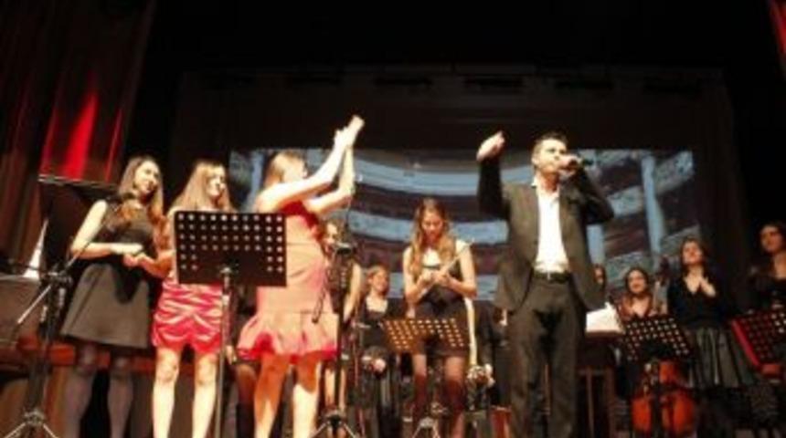 Klasik M&uuml;zik Orkestrası Sahnedeydi