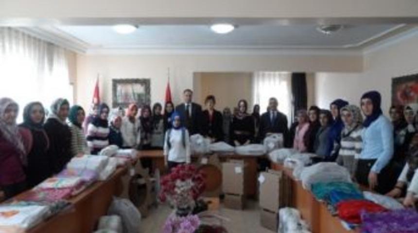 Kaymakamdan Kursiyerlere Malzeme Yardımı