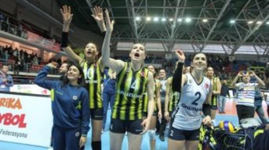 Fenerbah&ccedil;e, Vakıfbank&rsquo;ın Rekorunu Tarihe G&ouml;md&uuml;
