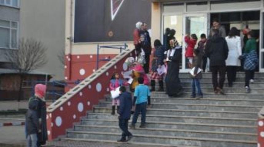 &Ccedil;erkezk&ouml;y'de 25 Bin 111 &Ouml;ğrenci Karne Sevinci Yaşadı