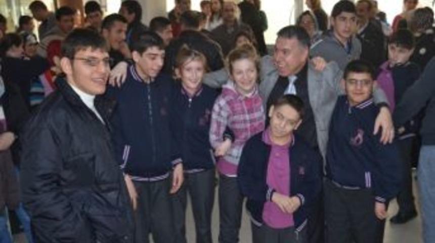 106 &Ouml;zel &Ouml;ğrenci Karnesini Aldı