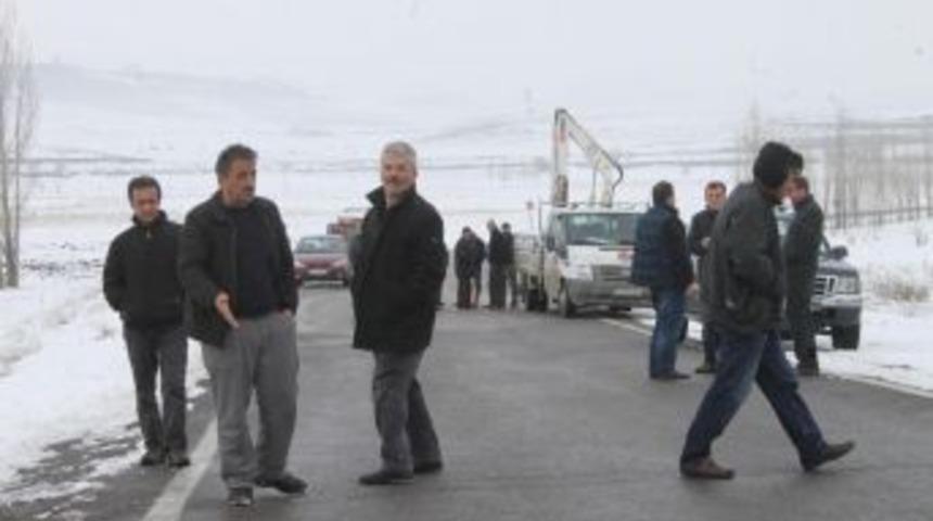 K&ouml;pr&uuml;n&uuml;n Onarımı K&ouml;yl&uuml;lerin Tepkisi Nedeniyle Ertelendi