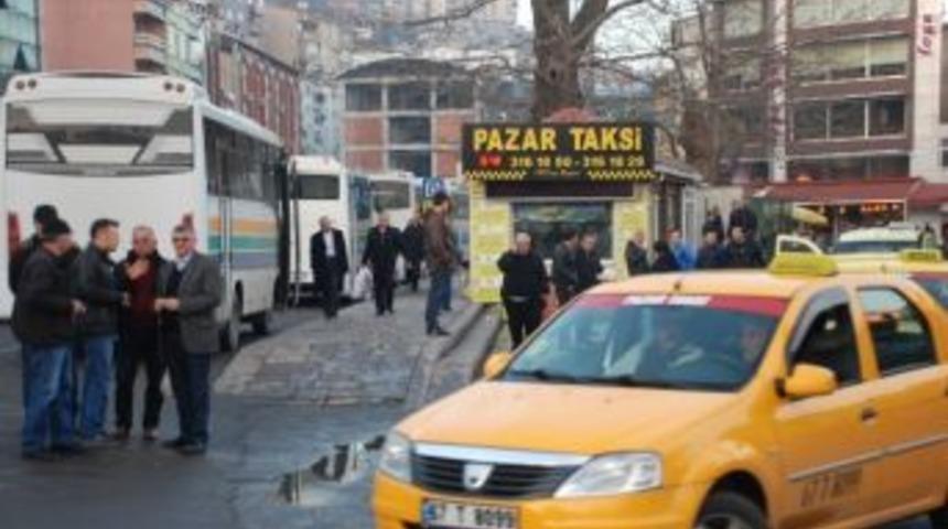 Taksici Ve Minib&uuml;s&ccedil;&uuml;lerin Yolcu Kavgası