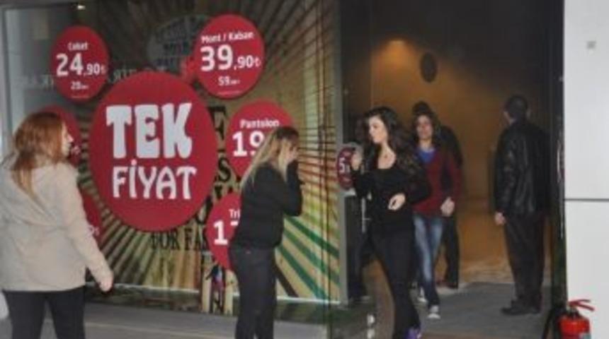 Giyim D&uuml;kkanında Yangın