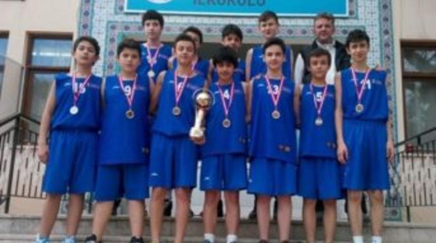 &Ouml;zel Germiyan Kolejin&rsquo;nden &Uuml;&ccedil; Şampiyonluk