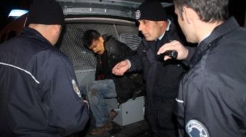 Market Hırsızı İki Kişi Su&ccedil;&uuml;st&uuml; Yakalandı