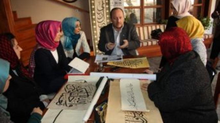 (&ouml;zel Haber) Hanım Hattatların Eserleri Bursa Camilerini S&uuml;sl&uuml;yor