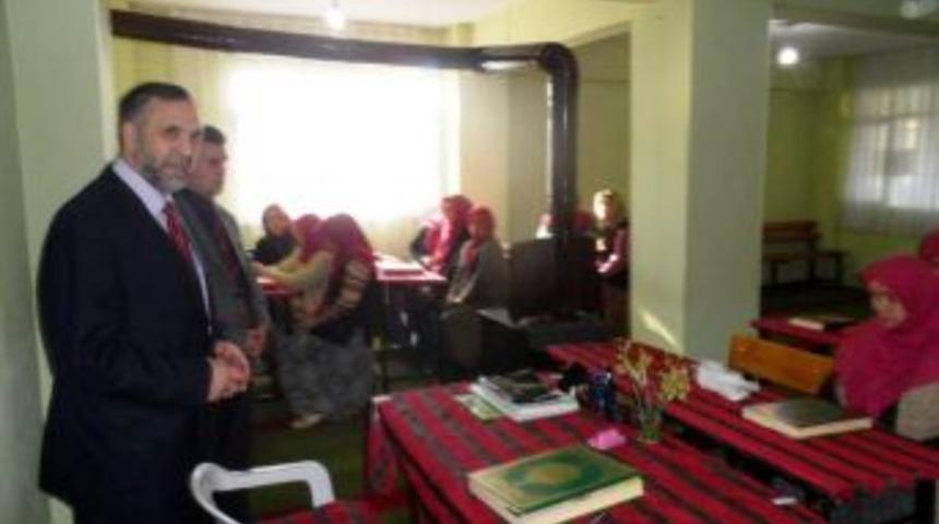 Alaplı M&uuml;ft&uuml;s&uuml; Kuran Kurslarını ziyaret ediyor
