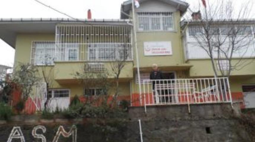 Sağlık merkezini kendi imkanları ile g&uuml;zelleştirdiler