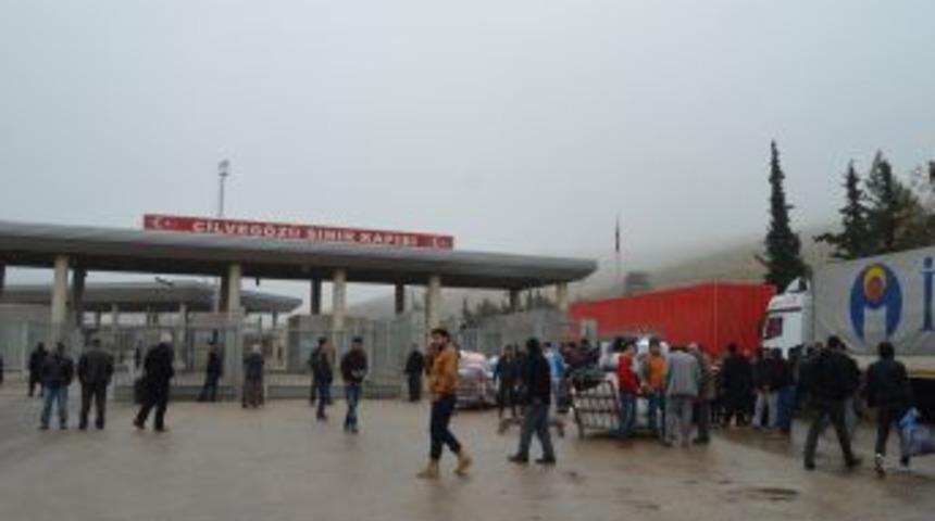 Cilveg&ouml;z&uuml; sınır kapısı nın a&ccedil;ılması ile m&uuml;lteci ge&ccedil;işleri devam ediyor