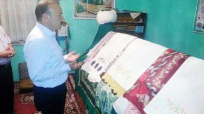 K&ouml;ydeki T&uuml;rbeyi Belediye Onarıyor