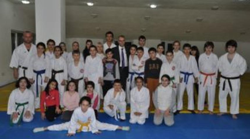Çimenoğlu Karatecileri kutladı