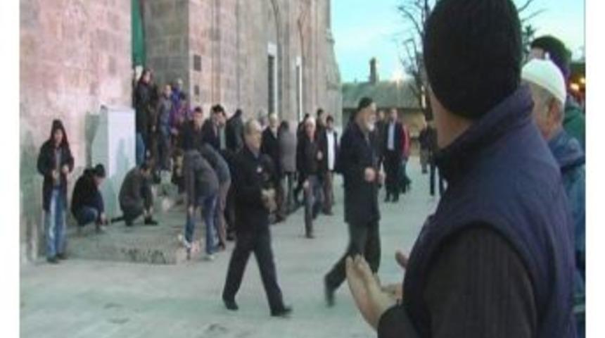 İhh &Ouml;ğrenci Kolları M&uuml;sl&uuml;man &Uuml;lkeler İ&ccedil;in Dua Etti