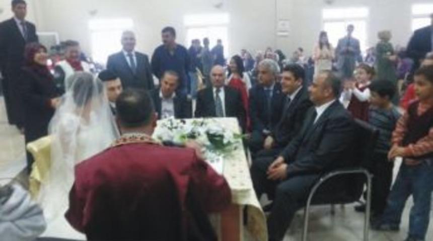 S&ouml;zl&uuml; Karaisalı&rsquo;da Nikah Şahidi Oldu
