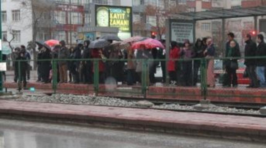 Konya&rsquo;da Yağmur Sevinci