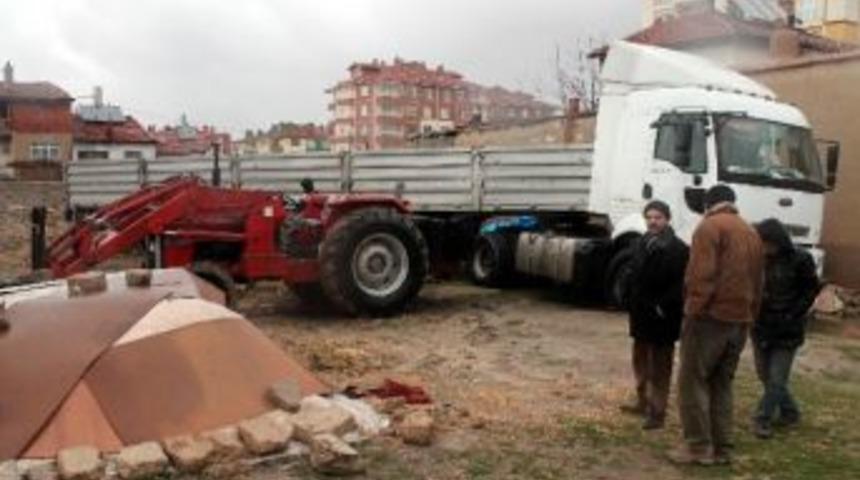 Hırsızlar Bu Kez Tır &Ccedil;aldı