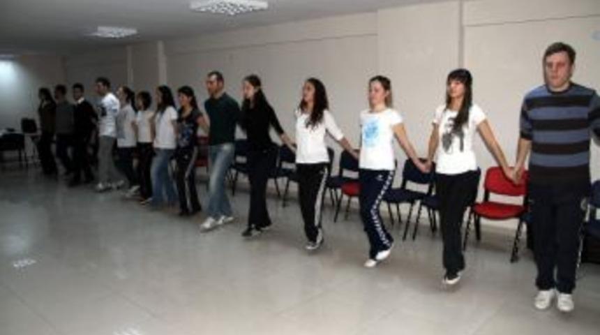 (&ouml;zel Haber) -tuşba Halk Dansları Topluluğu Anadolu Ateşi&rsquo;ne Rakip Oldu