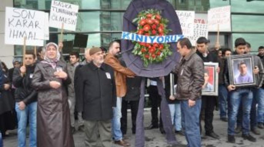 Narkozdan &Ouml;len Gencin Ailesinden Hastane &Ouml;n&uuml;nde Eylem