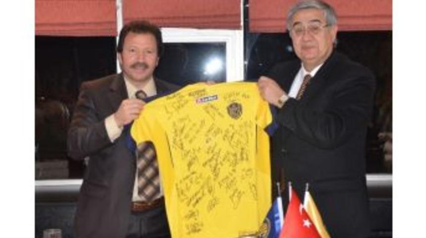 Ankarag&uuml;c&uuml;, Mke İle Yemekte Buluştu