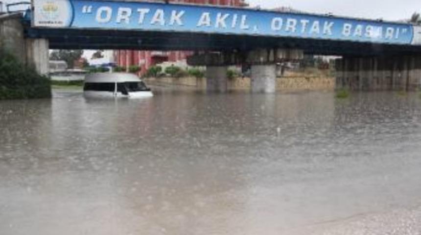 Aldırmaz Gazetecileri K&ouml;pr&uuml; Altında &Ccedil;ay İ&ccedil;meye Davet Etti