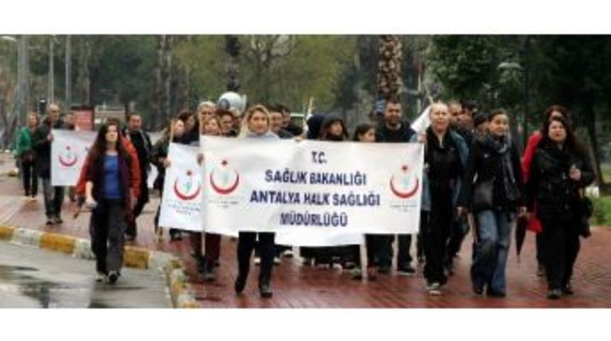 Yağmur Altında Sağlık İ&ccedil;in 2 Bin 344 Adım Attılar