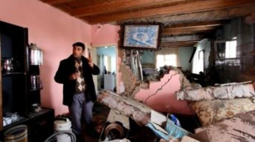 M&uuml;s-der'den &Ouml;rence K&ouml;y&uuml;nde Kazan Patlaması Sonucu Evini Kaybeden Aileye Destek&hellip;