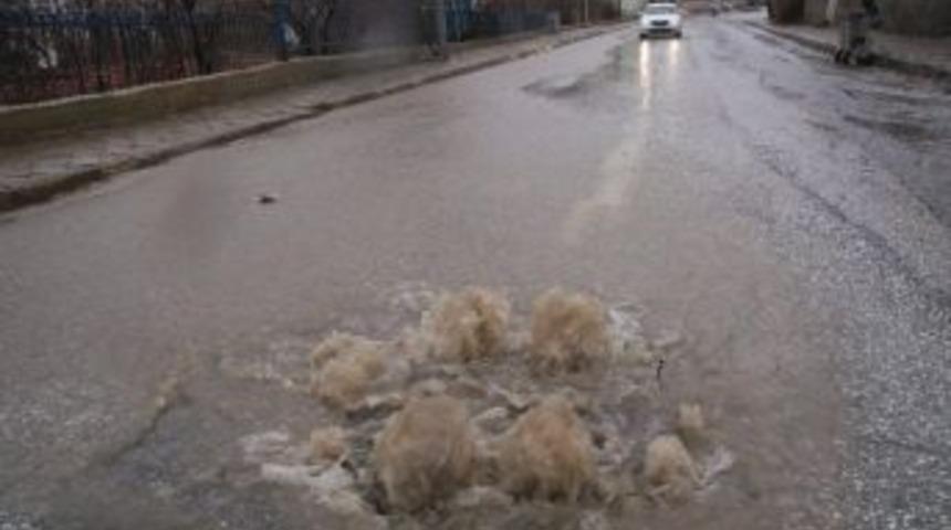 Yozgat&rsquo;ta Yağmur Yolları G&ouml;le &Ccedil;evirdi