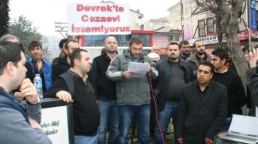 Devrek&rsquo;te Cezaevi Eylemi İ&ccedil;in Ana Yolu Trafiğe Kapattılar