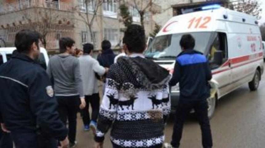 Rap Yapan &Ouml;ğrencilere Meydan Dayağı