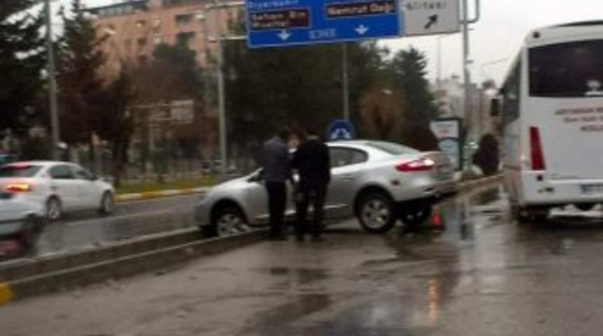 Trafiğe Kapanan Kavşağı Fark Edemeyip Ref&uuml;je &Ccedil;ıktı