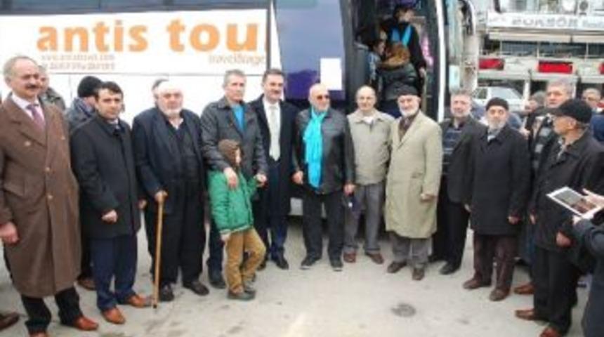 Umre Yolcuları Dua Ve İlahilerle Uğurlandı