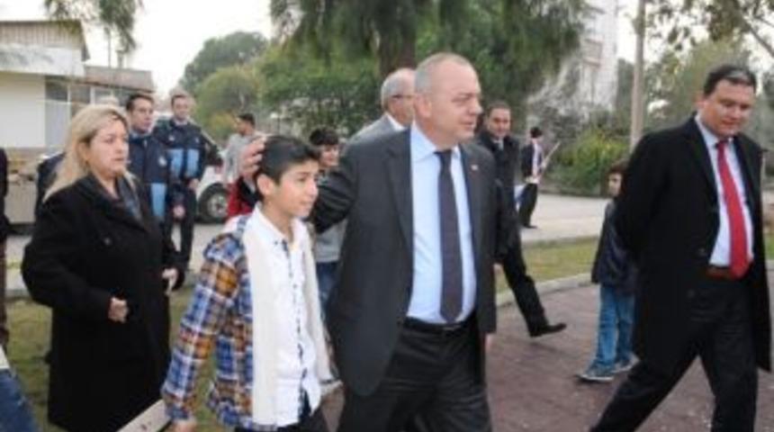 Başkan Erg&uuml;n Yakılan &Ccedil;ocuk Gurubunu İnceledi