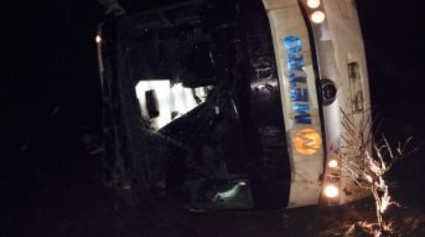 Edirne'de Yolcu Otob&uuml;s&uuml; Şarampole Yuvarlandı: 10 Yaralı