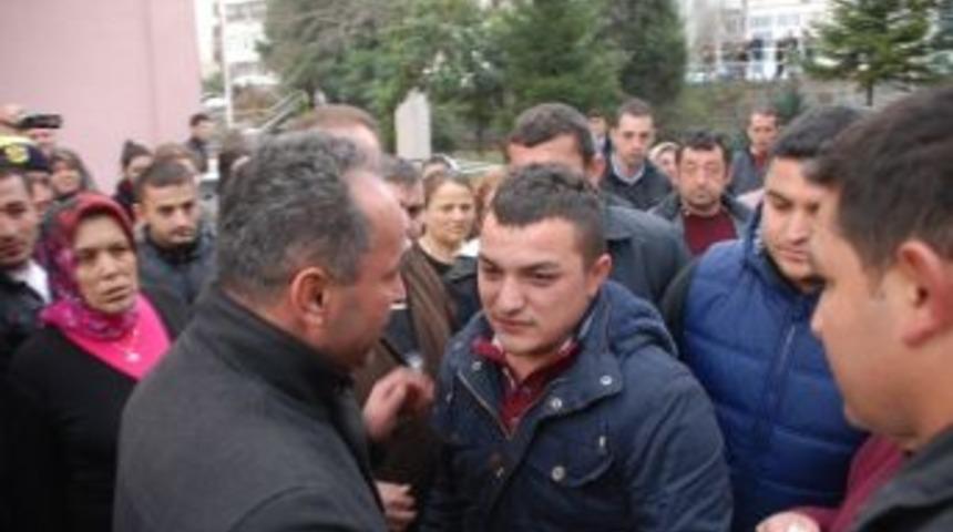 Minib&uuml;s&ccedil;&uuml;y&uuml; Bı&ccedil;aklayan Taksici Serbest Kaldı