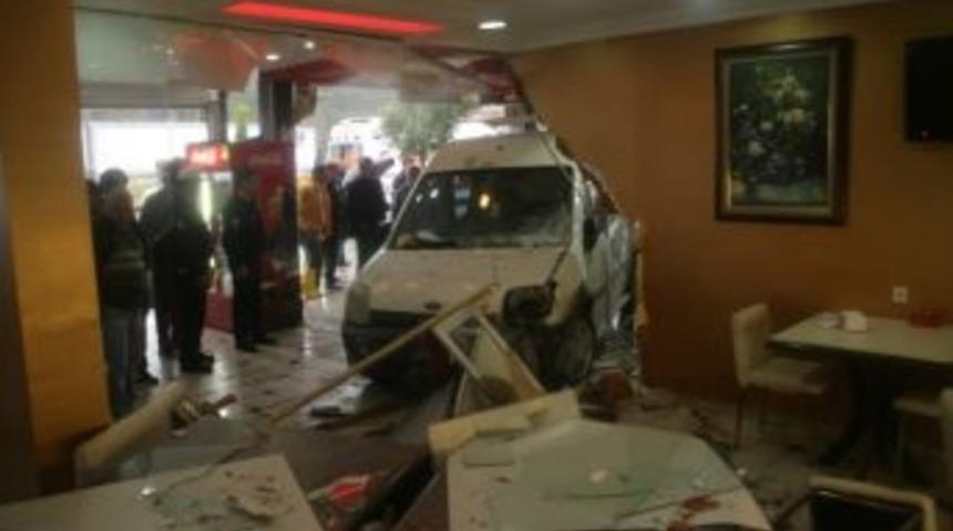 T&uuml;msekten Ka&ccedil;tı, Pastaneye Girdi