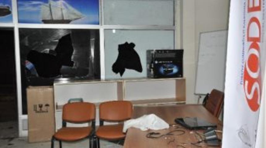 Şırnak Valiliğine Ait At&ouml;lyeye Molotoflu Saldırı