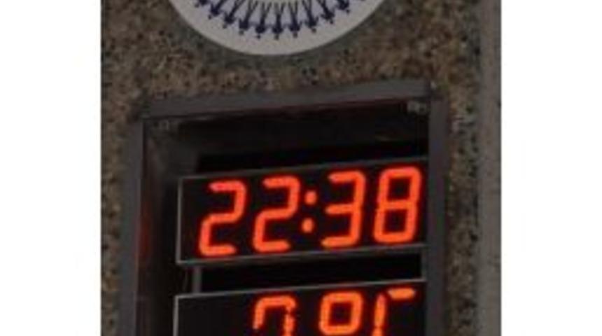 Kırklareli&rsquo;nin Y&uuml;ksek Kesimlerine Kar Yağdı, Şehir Merkezi Buz Tuttu