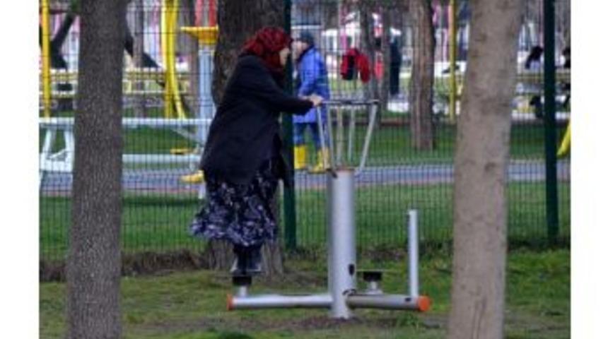 &Ccedil;orlu, Cumhuriyet Parkında Spor Yapıyor